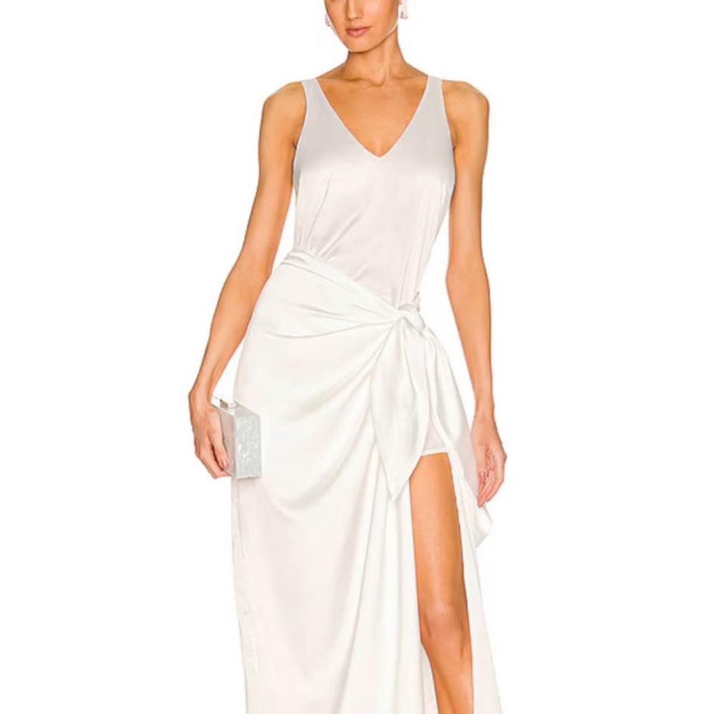 Elegant White Sleeveless Maxi Dress